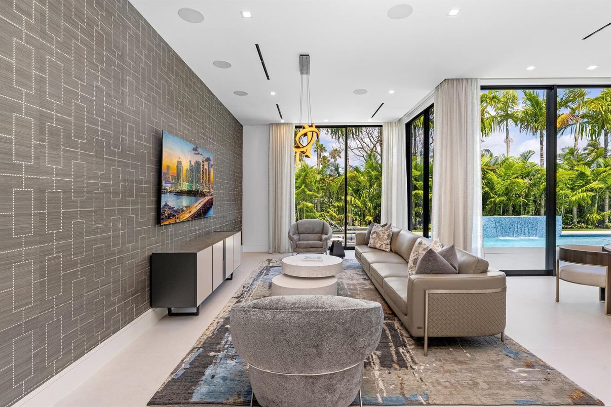 Interior, Living room, Pendant Lights, Recessed Lighting