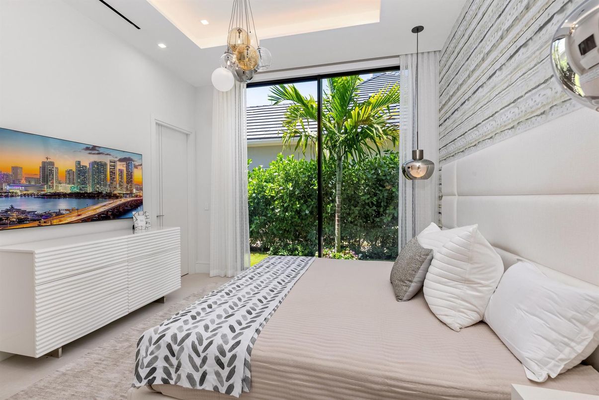 Bedroom, Interior, Pendant Lights, Recessed Lighting, Water
