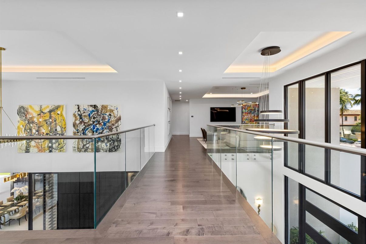 Interior, Pendant Lights, Recessed Lighting, Wood Texture Flooring