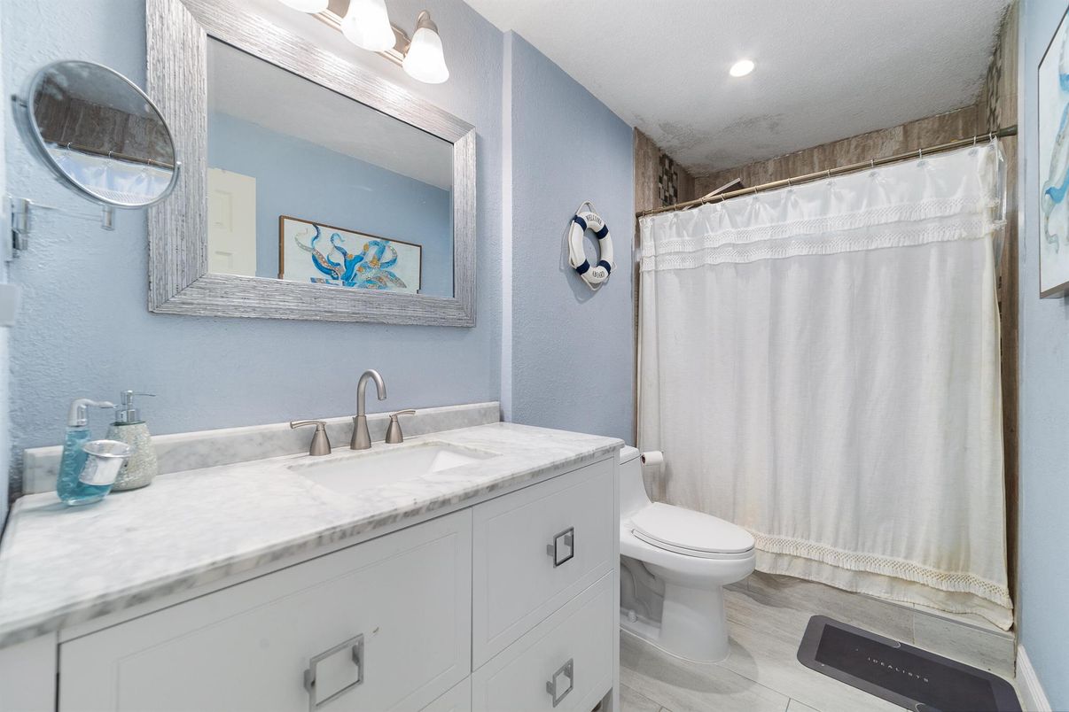 Bathroom, Interior, Recessed Lighting