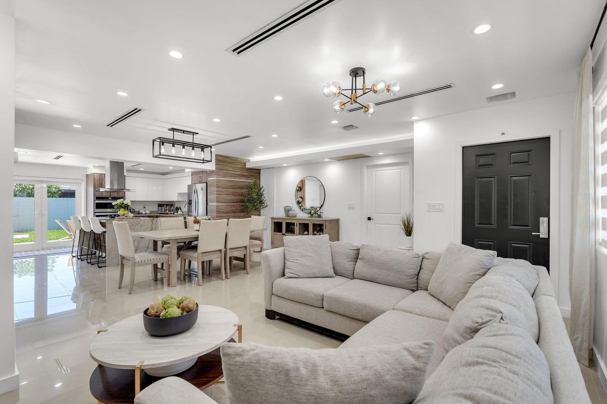 Dining room, Interior, Kitchen, Living room, Pendant Lights, Recessed Lighting, Stainless Steel Appliances