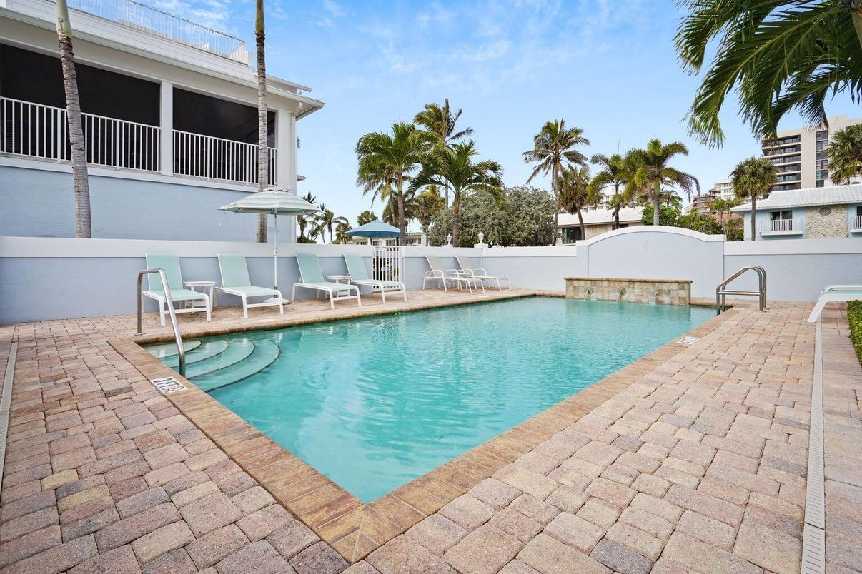 Exterior, Pool