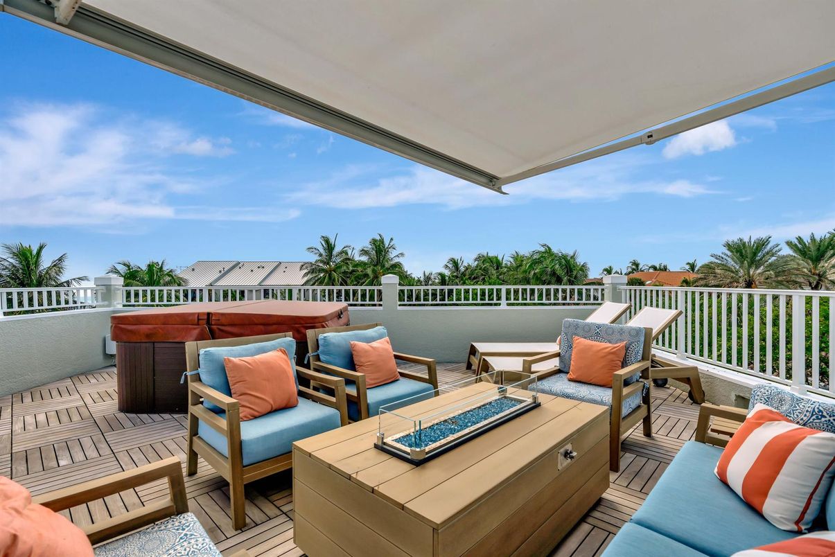 Exterior, Hot Tub
