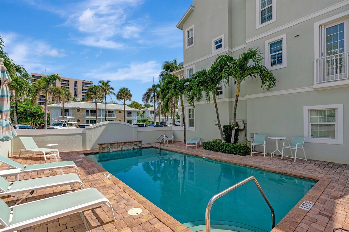 Exterior, Pool