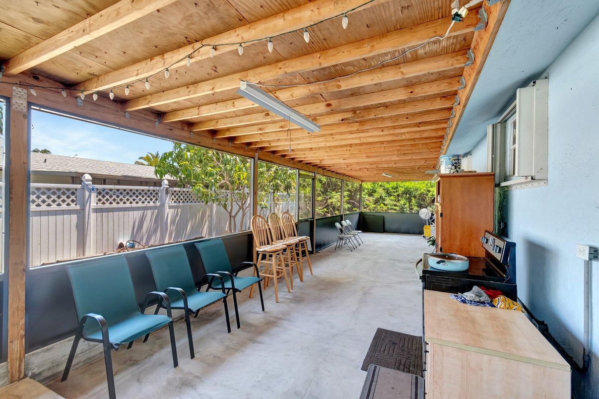 Exterior, Wooden Beams