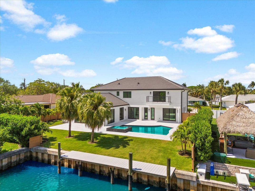Exterior, Pool, Water