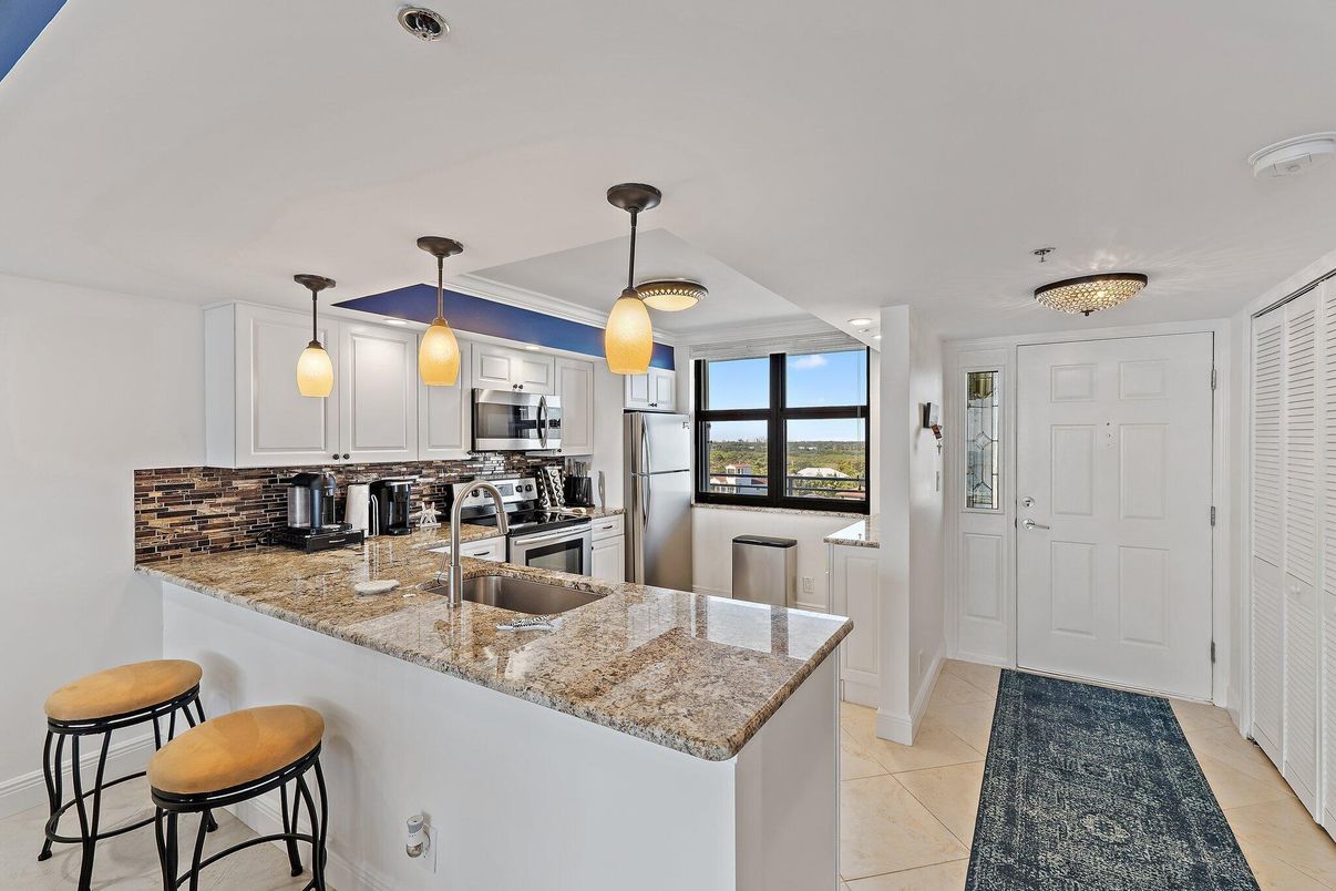 Interior, Kitchen, Pendant Lights, Stainless Steel Appliances