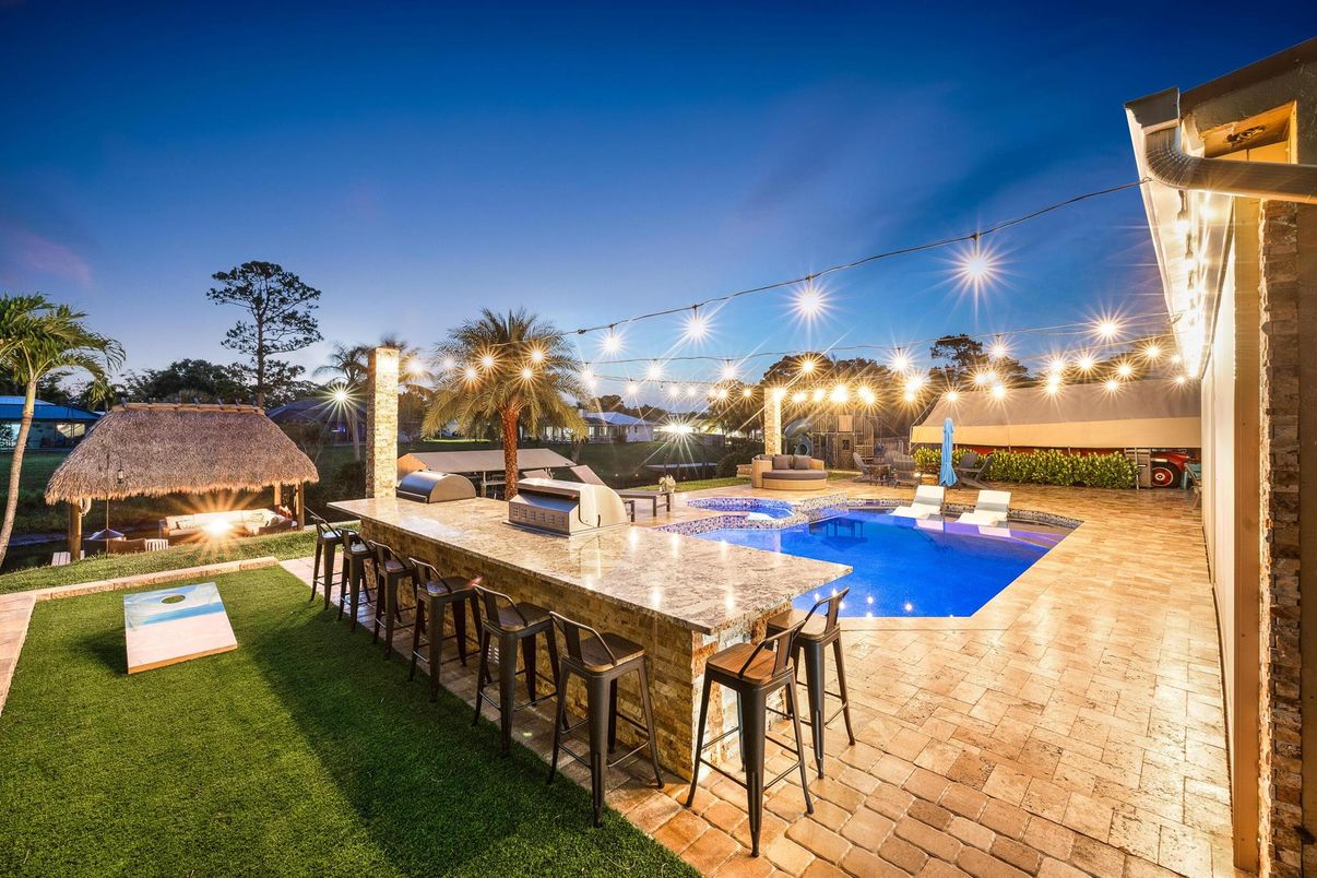 Exterior, Pool