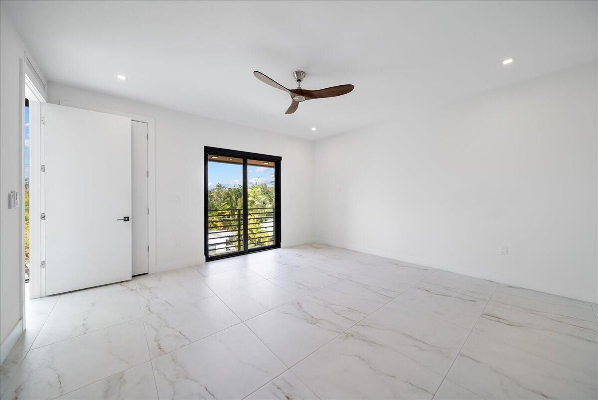 Empty room, Interior, Marble, Recessed Lighting