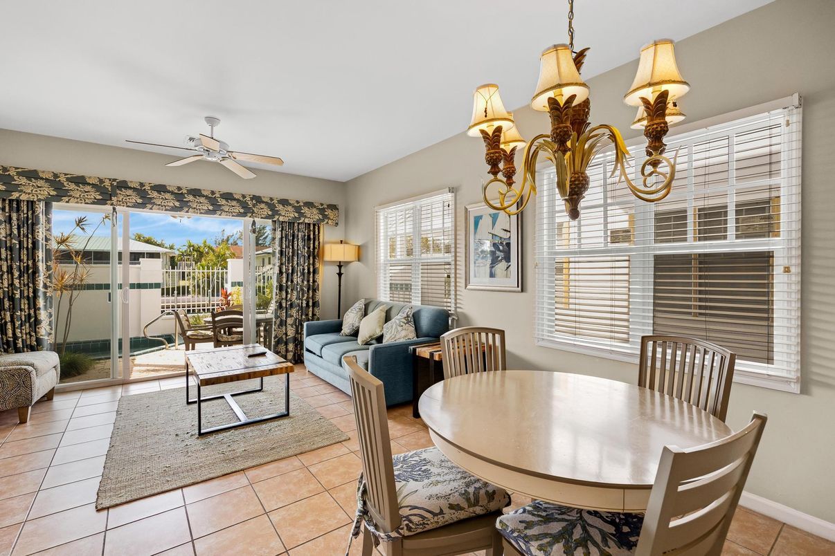 Chandelier, Dining room, Interior, Living room
