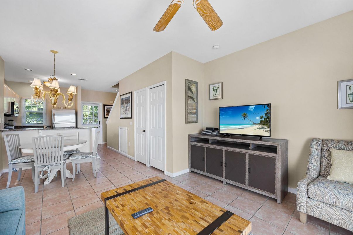 Chandelier, Dining room, Interior, Kitchen, Recessed Lighting