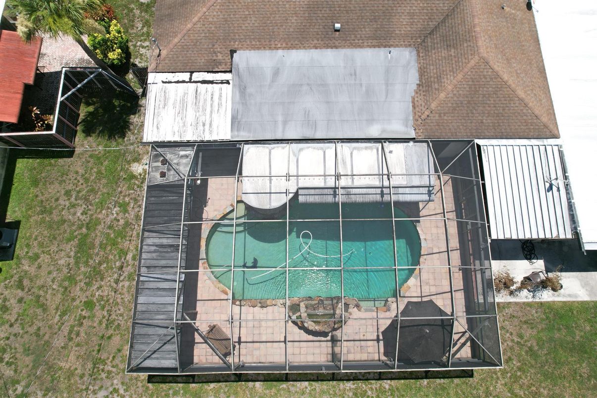 Exterior, Drone