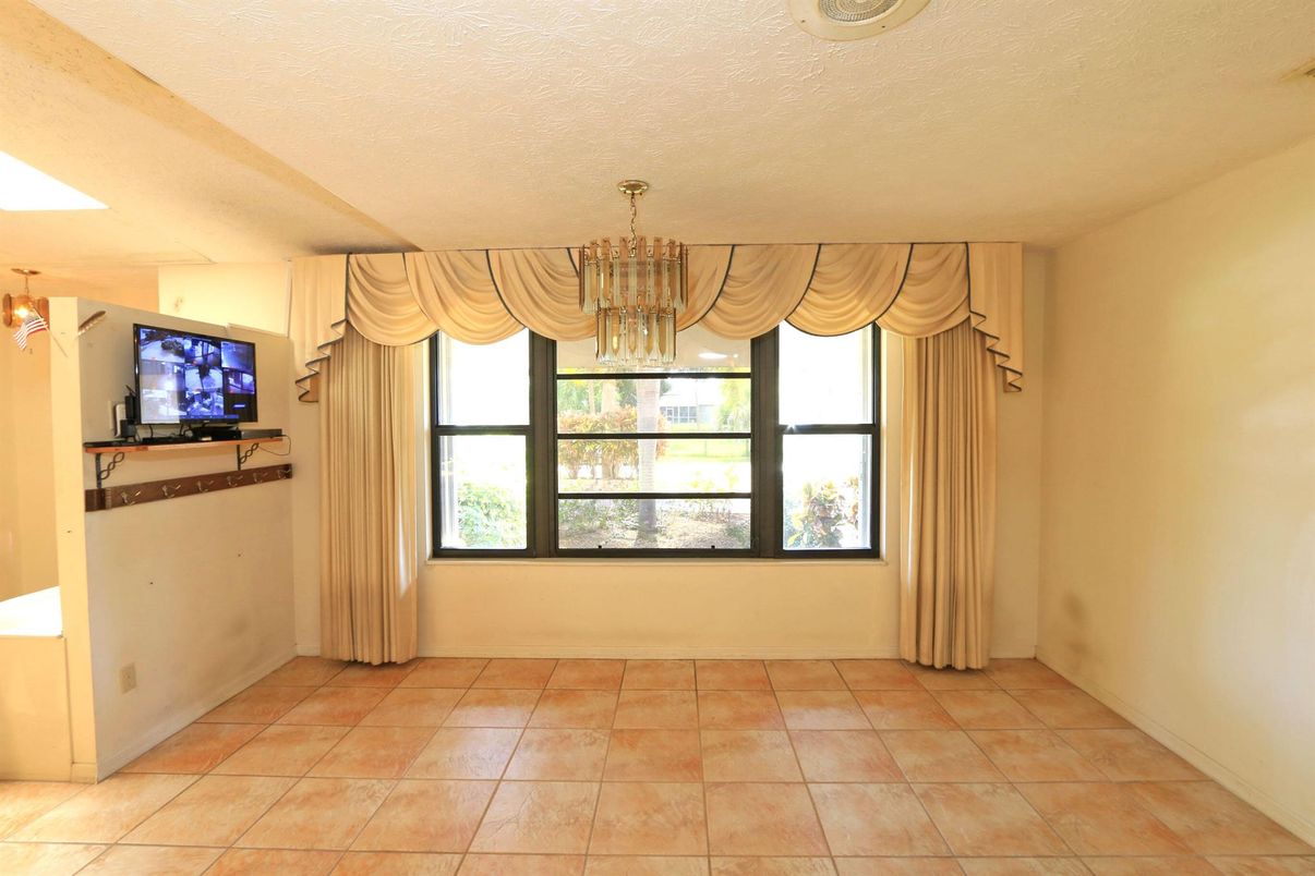 Chandelier, Empty room, Interior