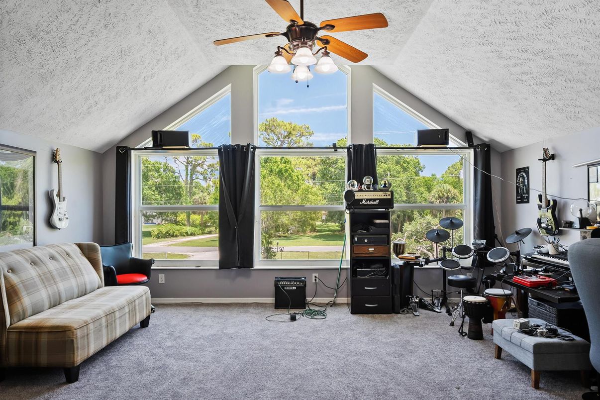 Home Office, Interior