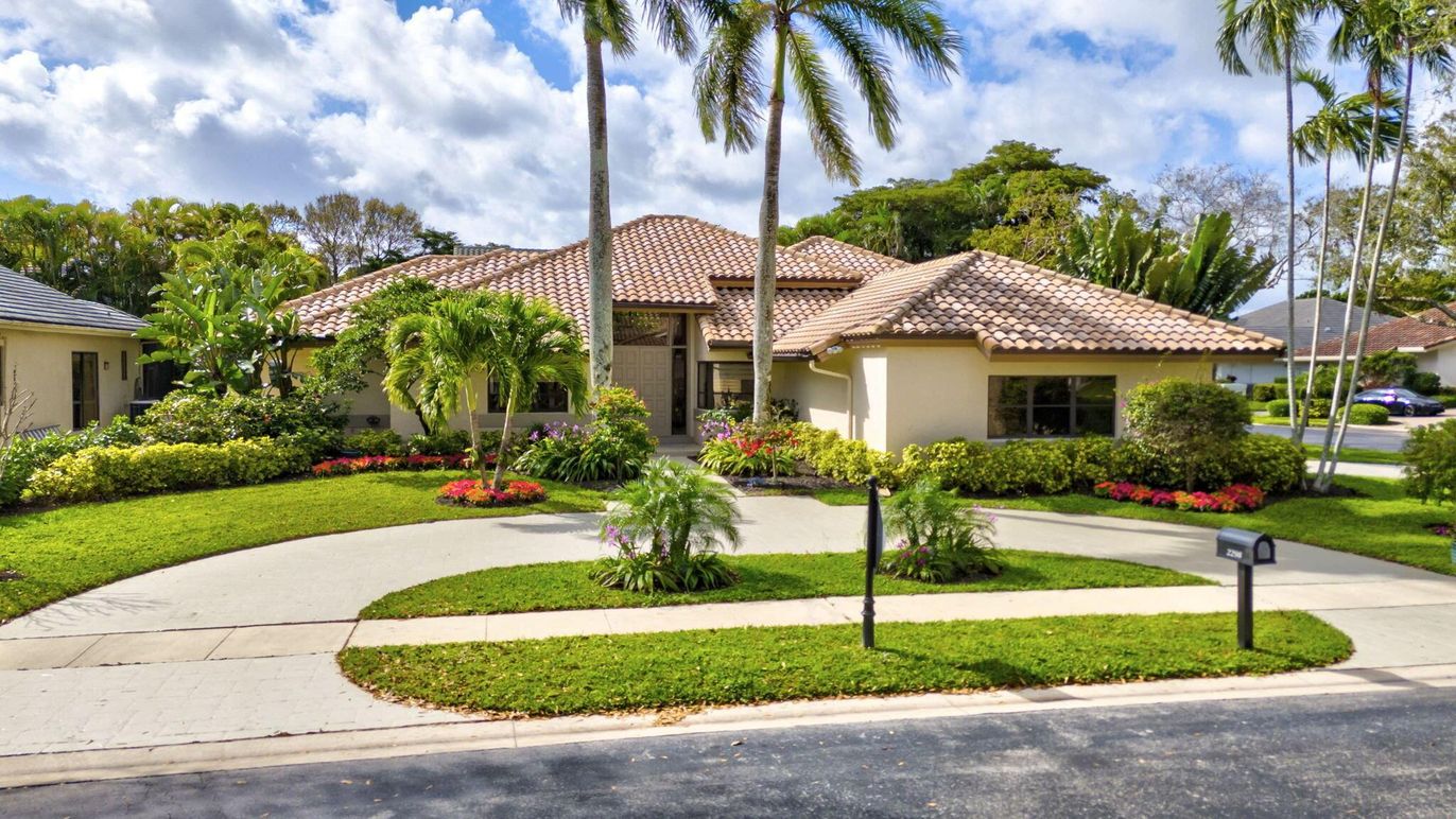 Backyard, Exterior, Facade, Mediterranean