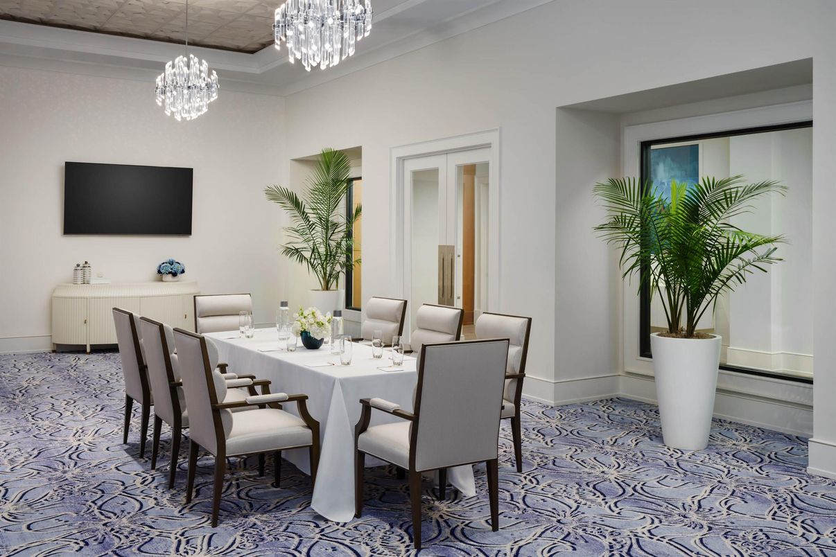 Chandelier, Dining room, Interior