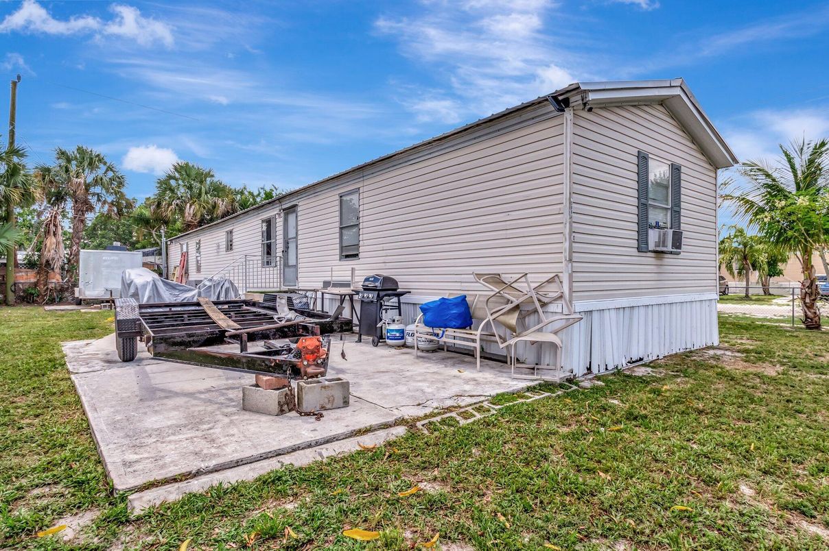 Backyard, Exterior