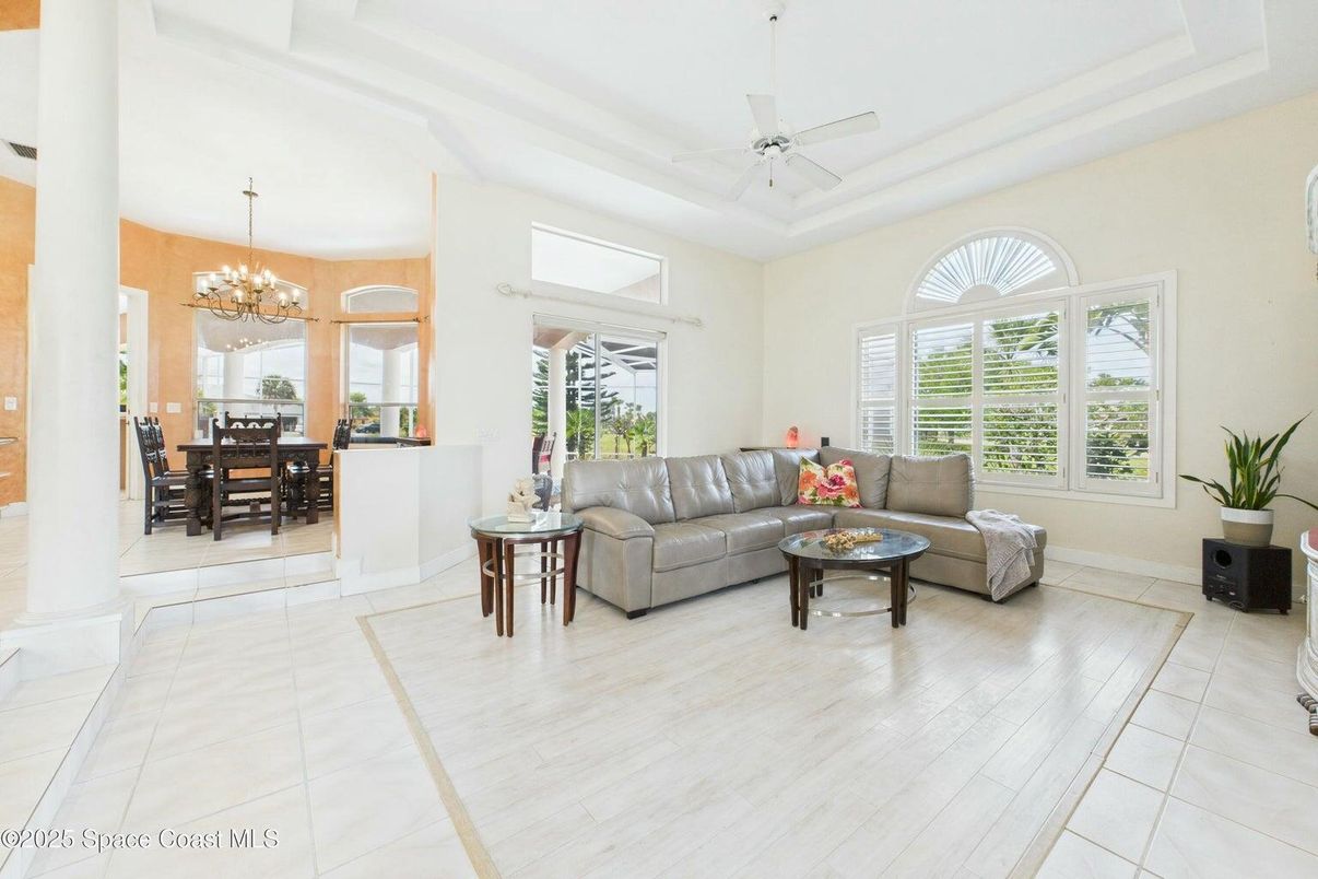 Chandelier, Dining room, Interior, Living room