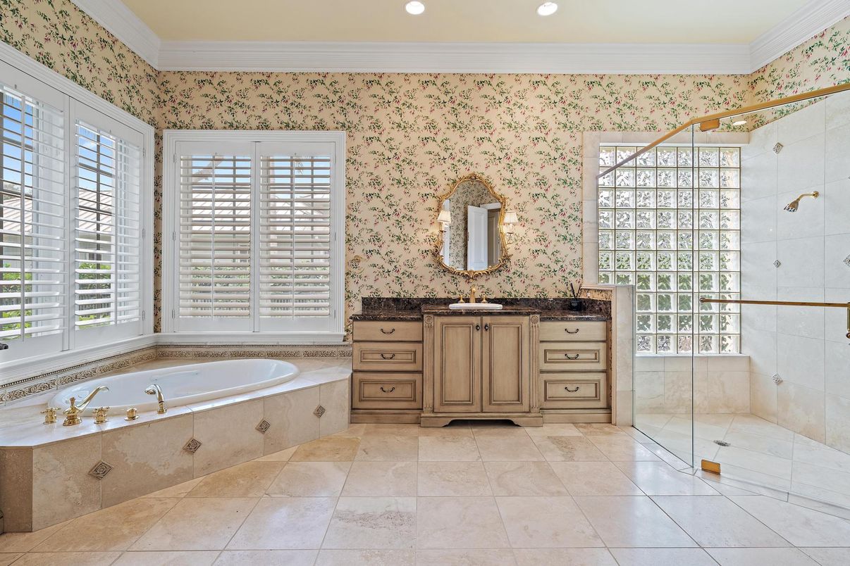 Bathroom, Interior, Recessed Lighting