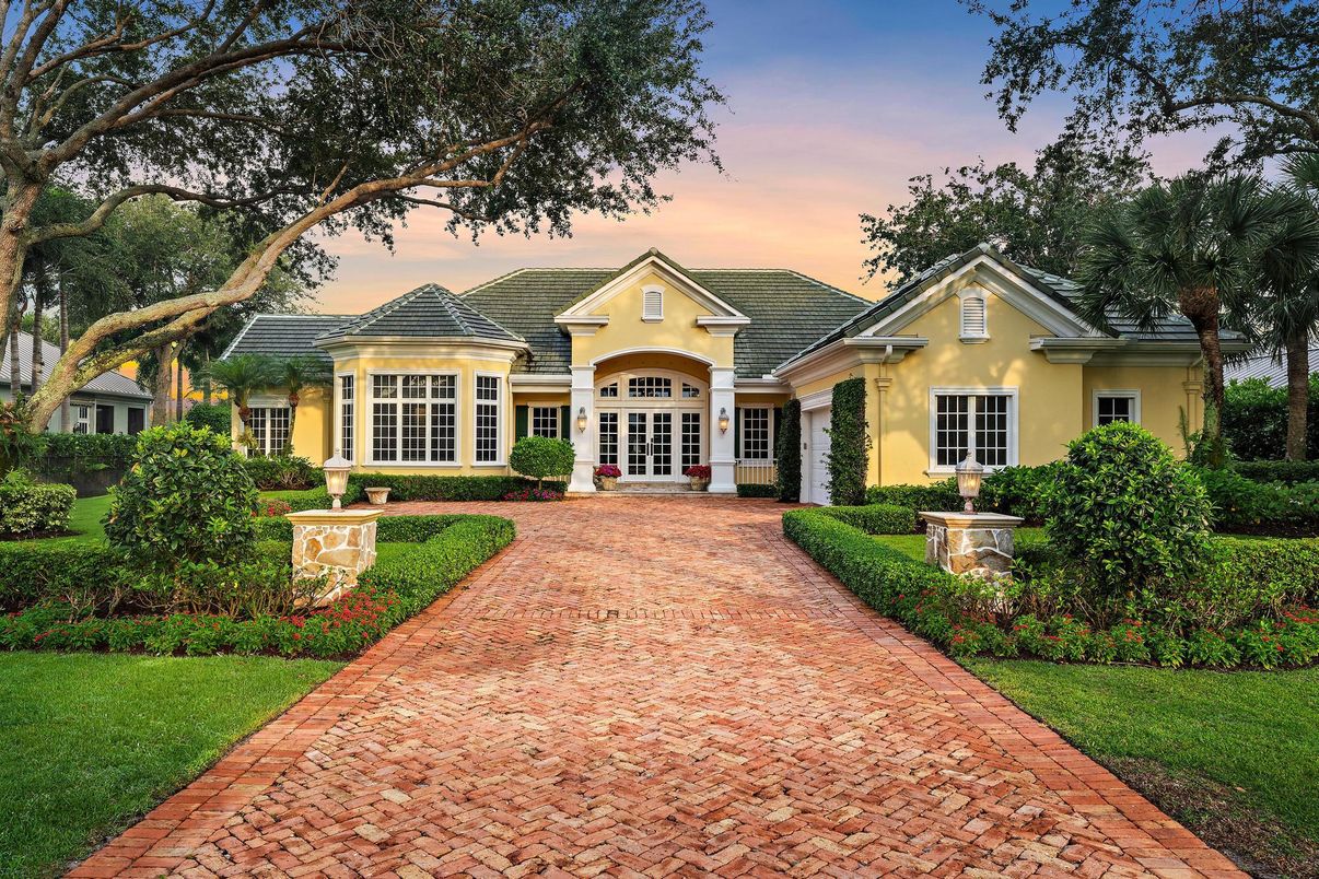 Exterior, Facade, Brick Traditional