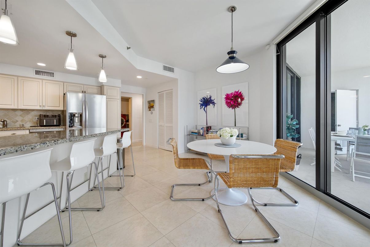 Dining room, Interior, Kitchen, Pendant Lights, Recessed Lighting, Stainless Steel Appliances