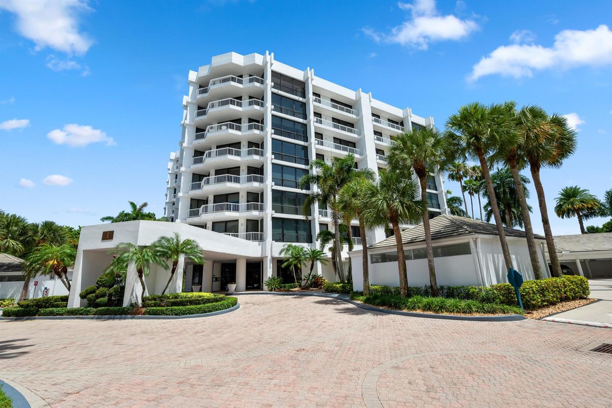 Exterior, Facade, Condo Building