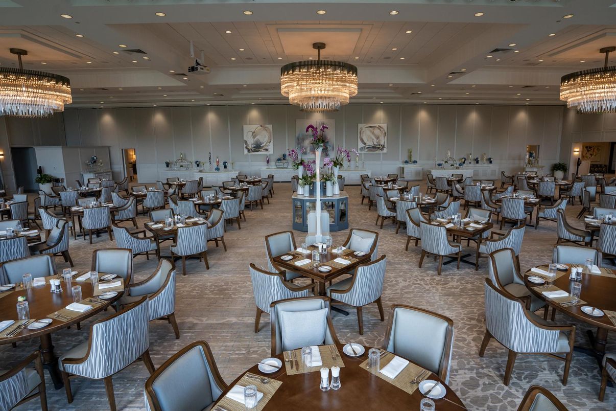 Chandelier, Dining room, Interior, Recessed Lighting