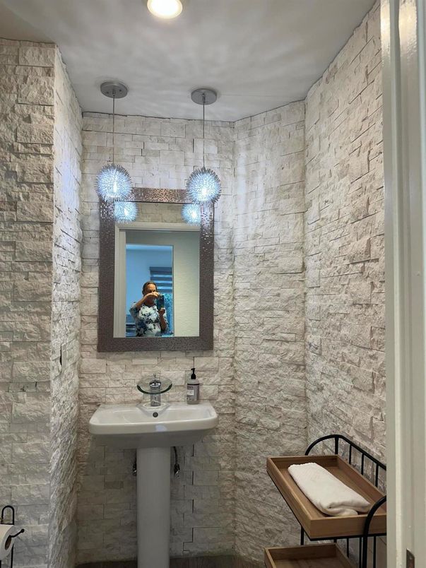 Bathroom, Interior, Pendant Lights, Recessed Lighting, Stone Walls