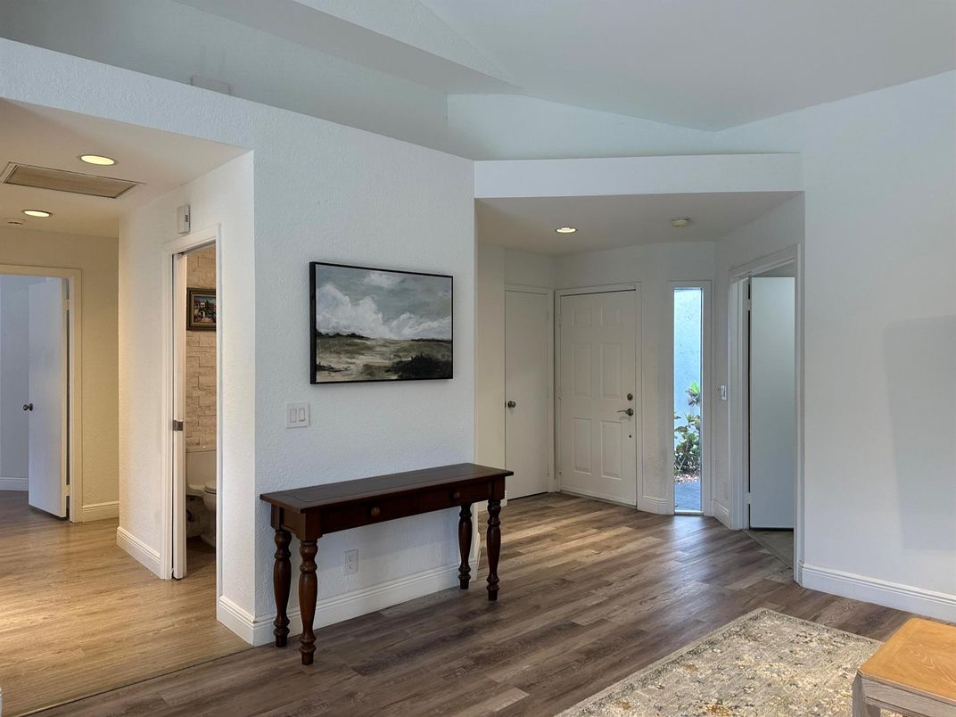 Interior, Recessed Lighting, Wood Texture Flooring