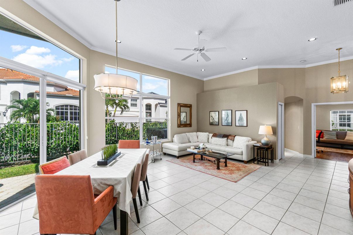 Dining room, Interior, Living room, Pendant Lights, Recessed Lighting