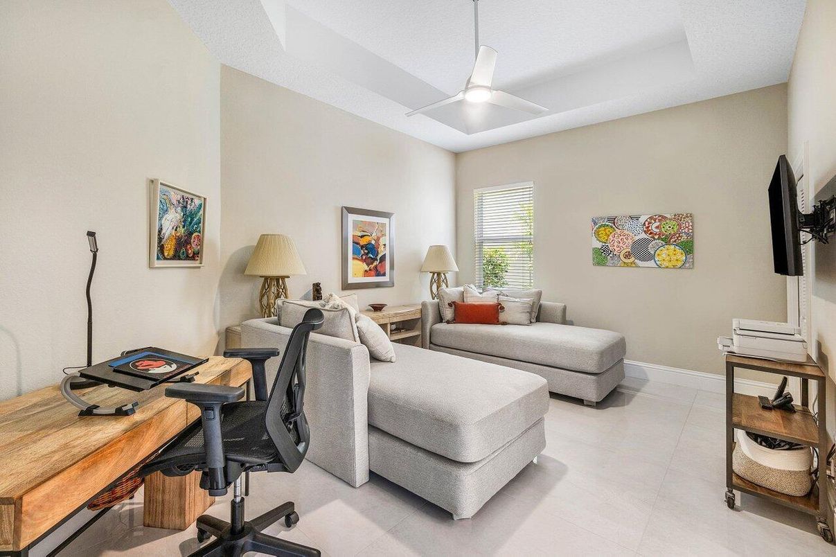 Home Office, Interior