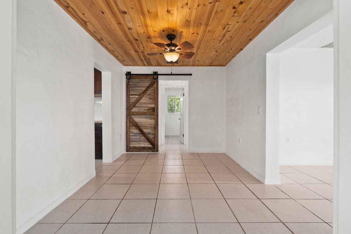 Empty room, Interior, Wooden Ceilings, Wooden Walls