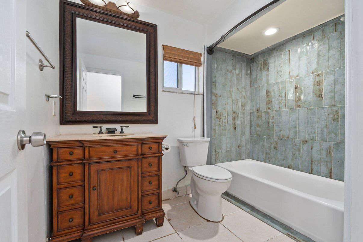 Bathroom, Interior, Recessed Lighting