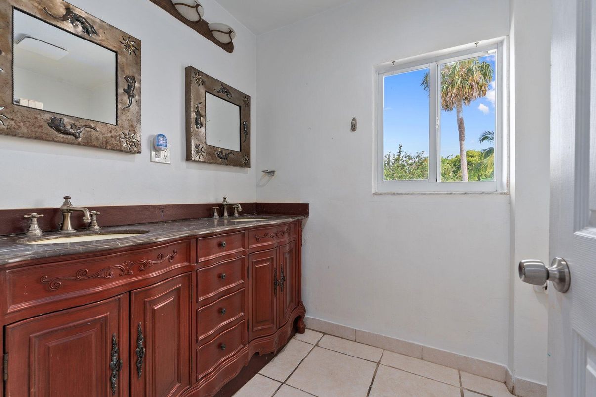 Bathroom, Dual Sink Vanities, Interior