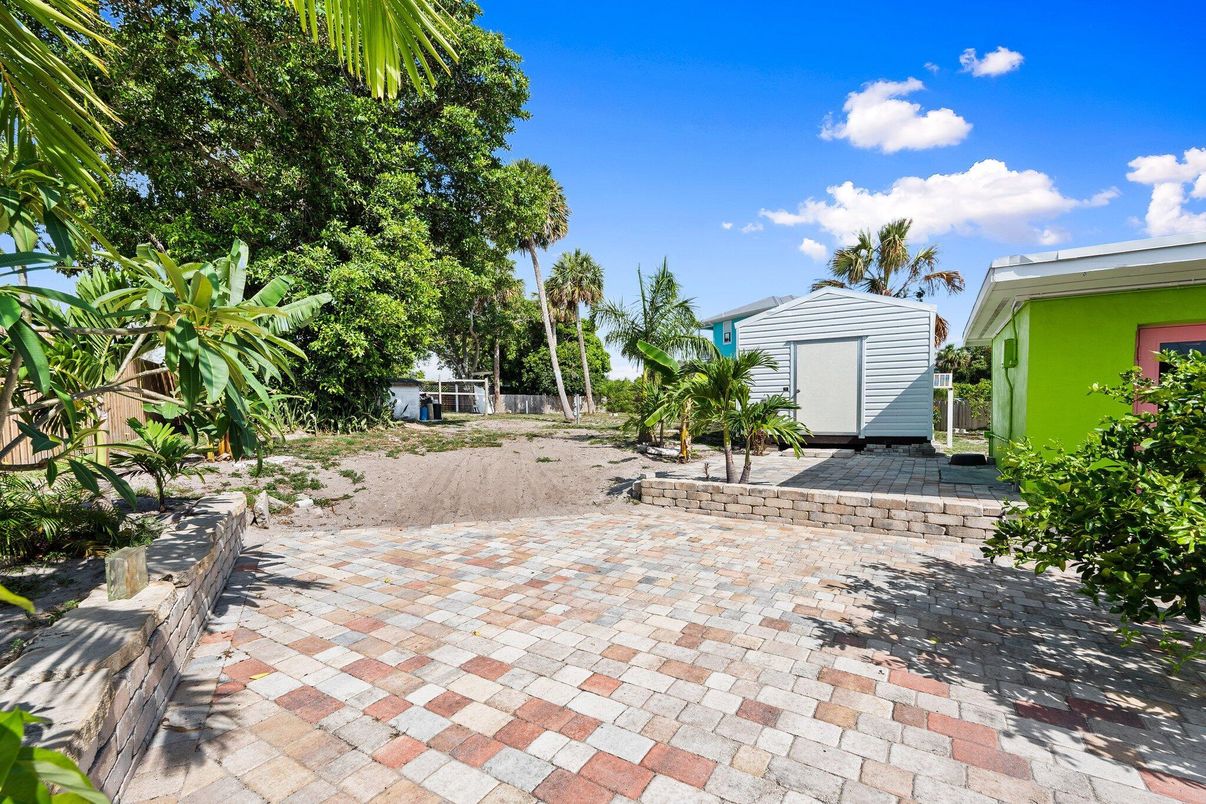 Backyard, Exterior