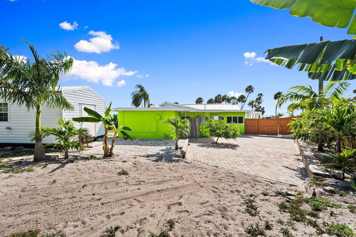 Backyard, Exterior