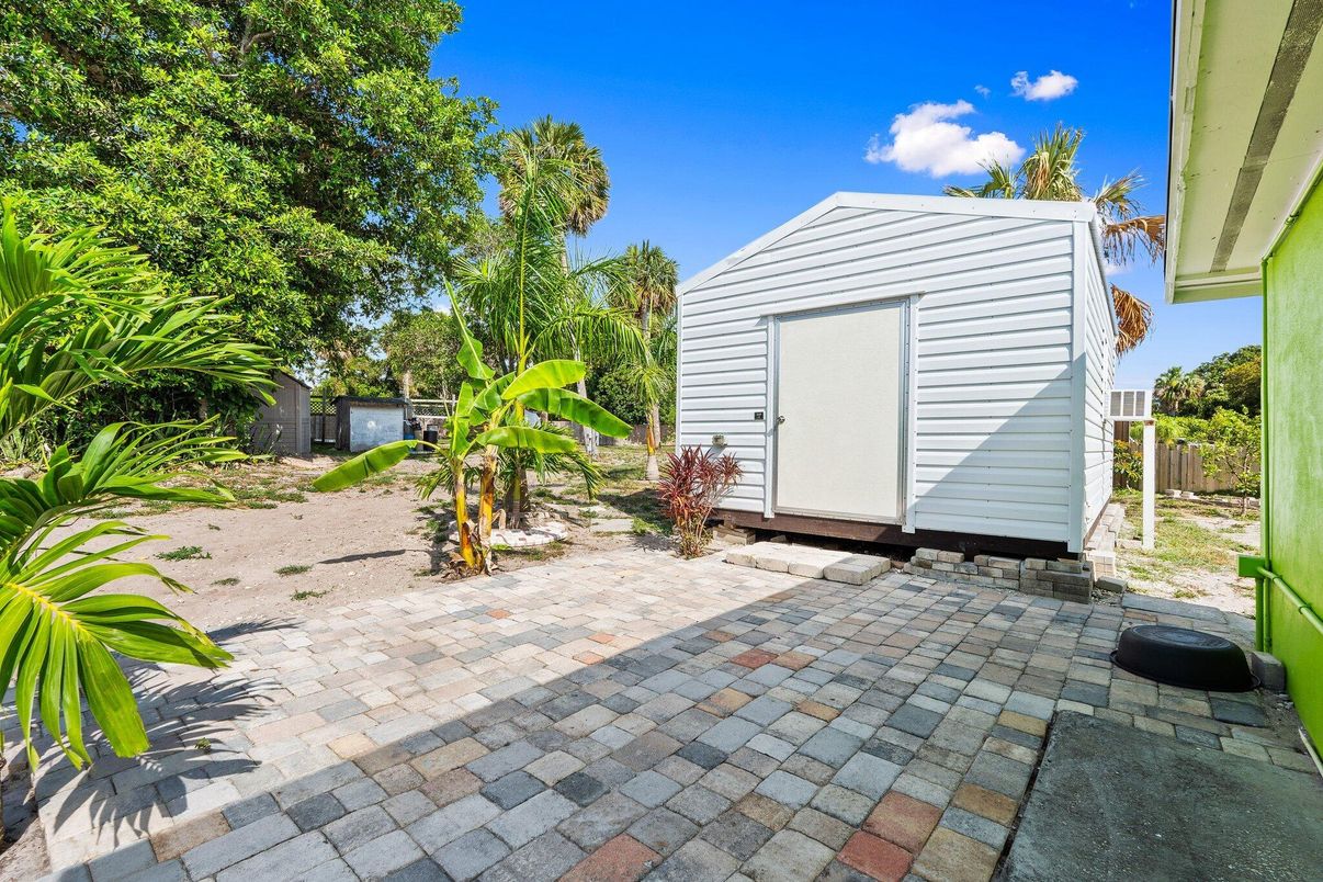 Backyard, Exterior
