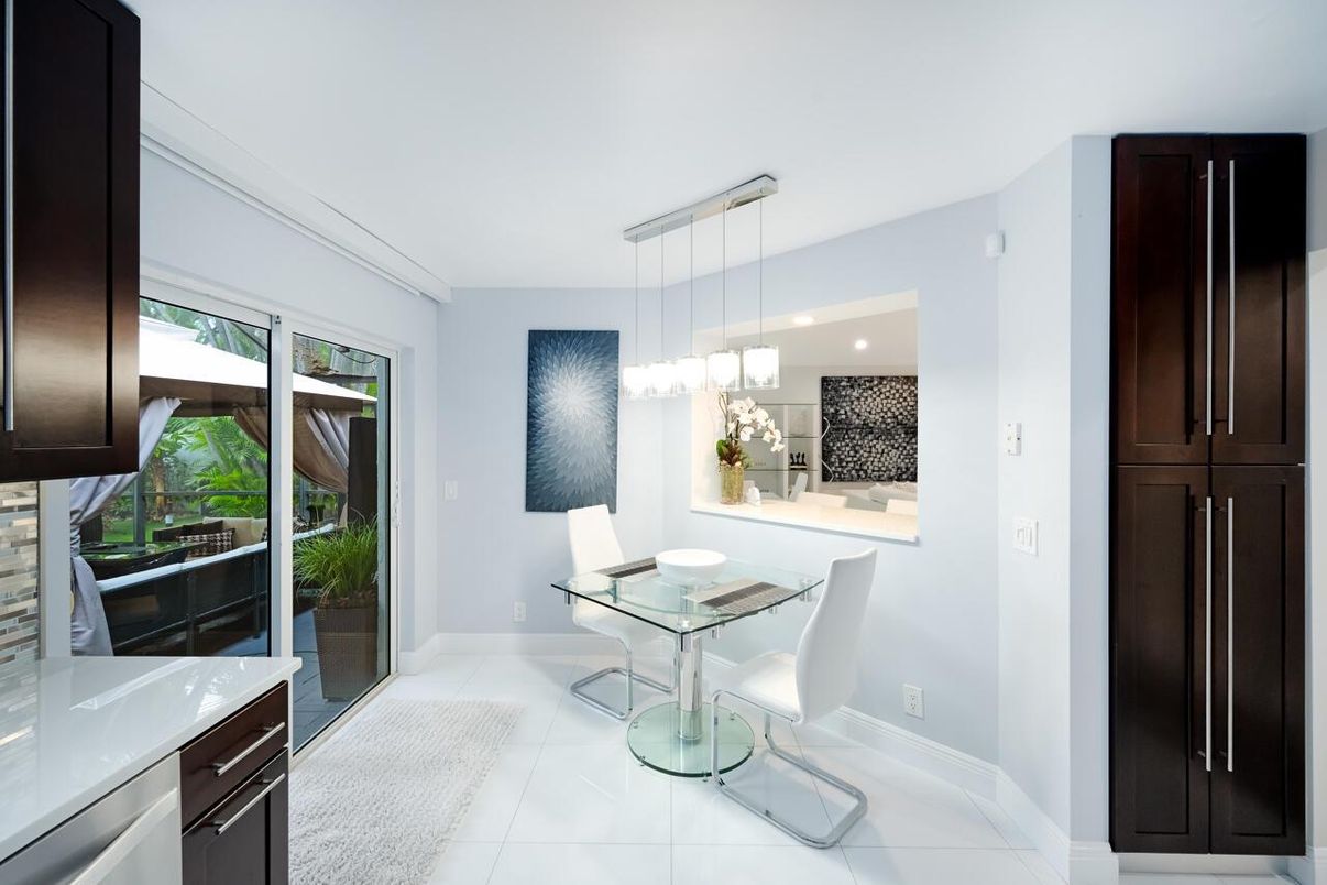 Dining room, Interior, Pendant Lights, Recessed Lighting