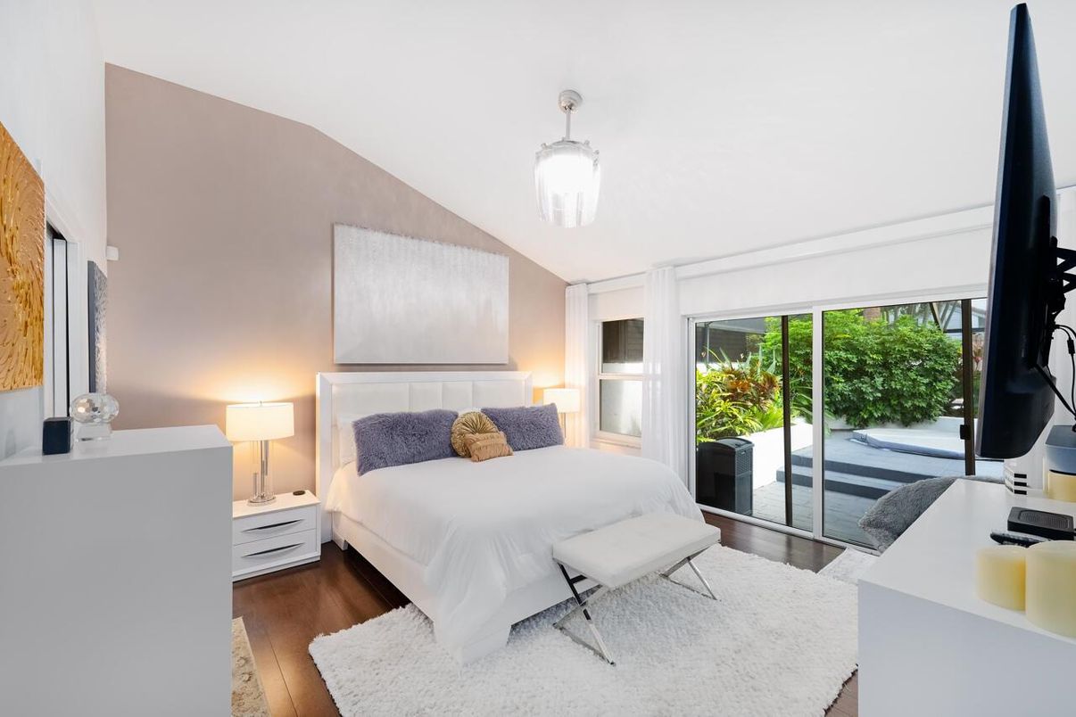 Bedroom, Interior, Pendant Lights, Wood Texture Flooring