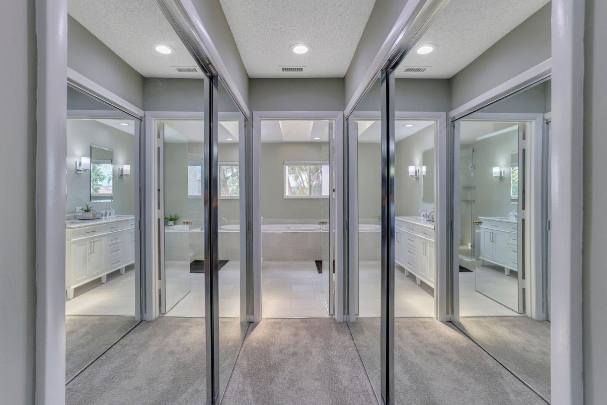 Bathroom, Dual Sink Vanities, Interior, Recessed Lighting
