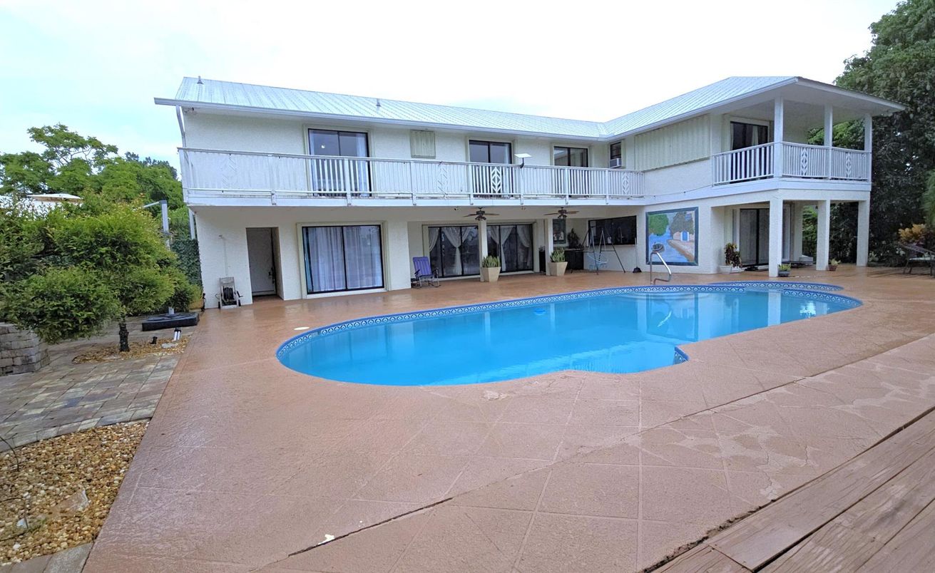 Exterior, Pool