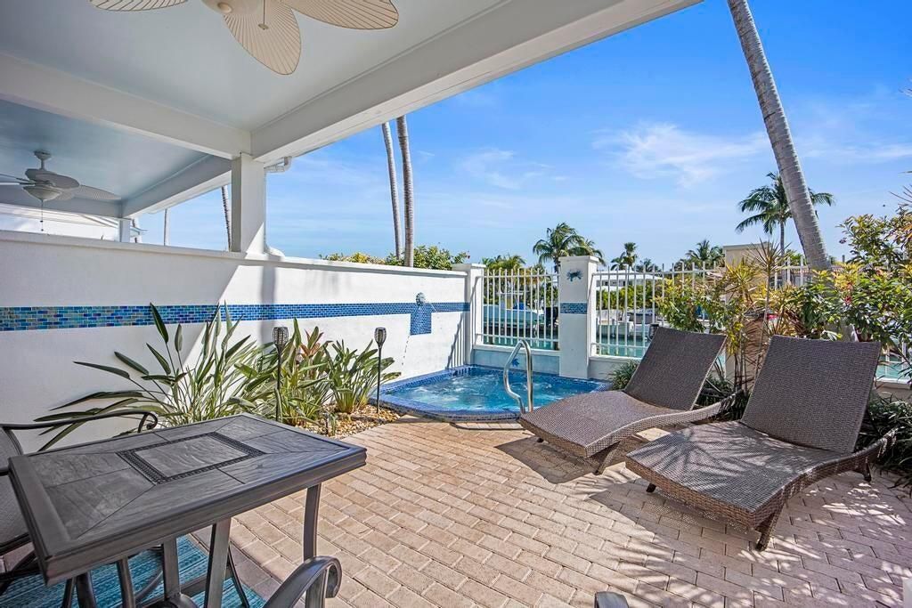 Exterior, Pool, Water