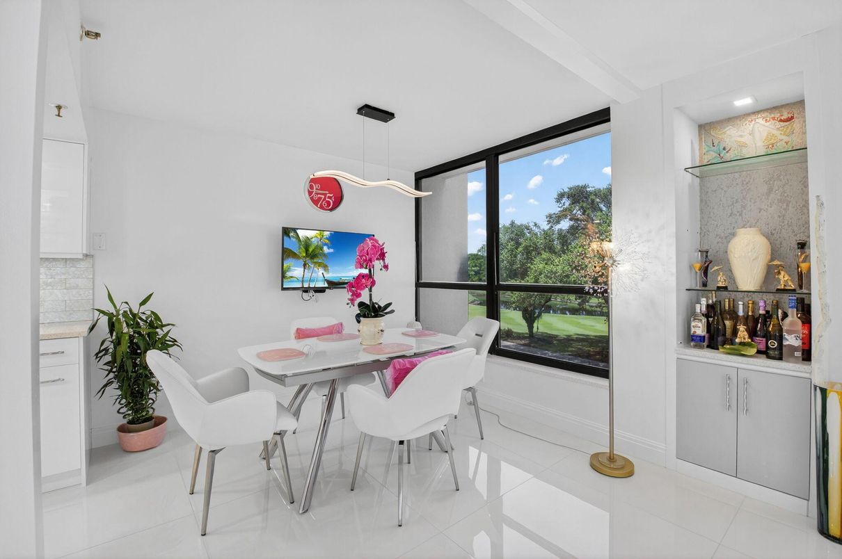 Dining room, Interior, Pendant Lights, Recessed Lighting