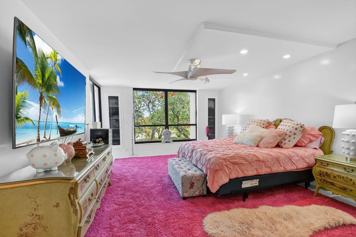 Bedroom, Fireplace, Interior, Recessed Lighting, Water