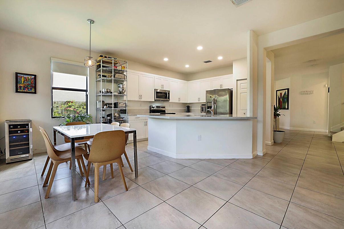 Dining room, Interior, Kitchen, Pendant Lights, Recessed Lighting, Stainless Steel Appliances