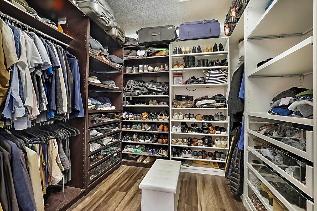 Interior, Walk-in Closets, Wood Texture Flooring