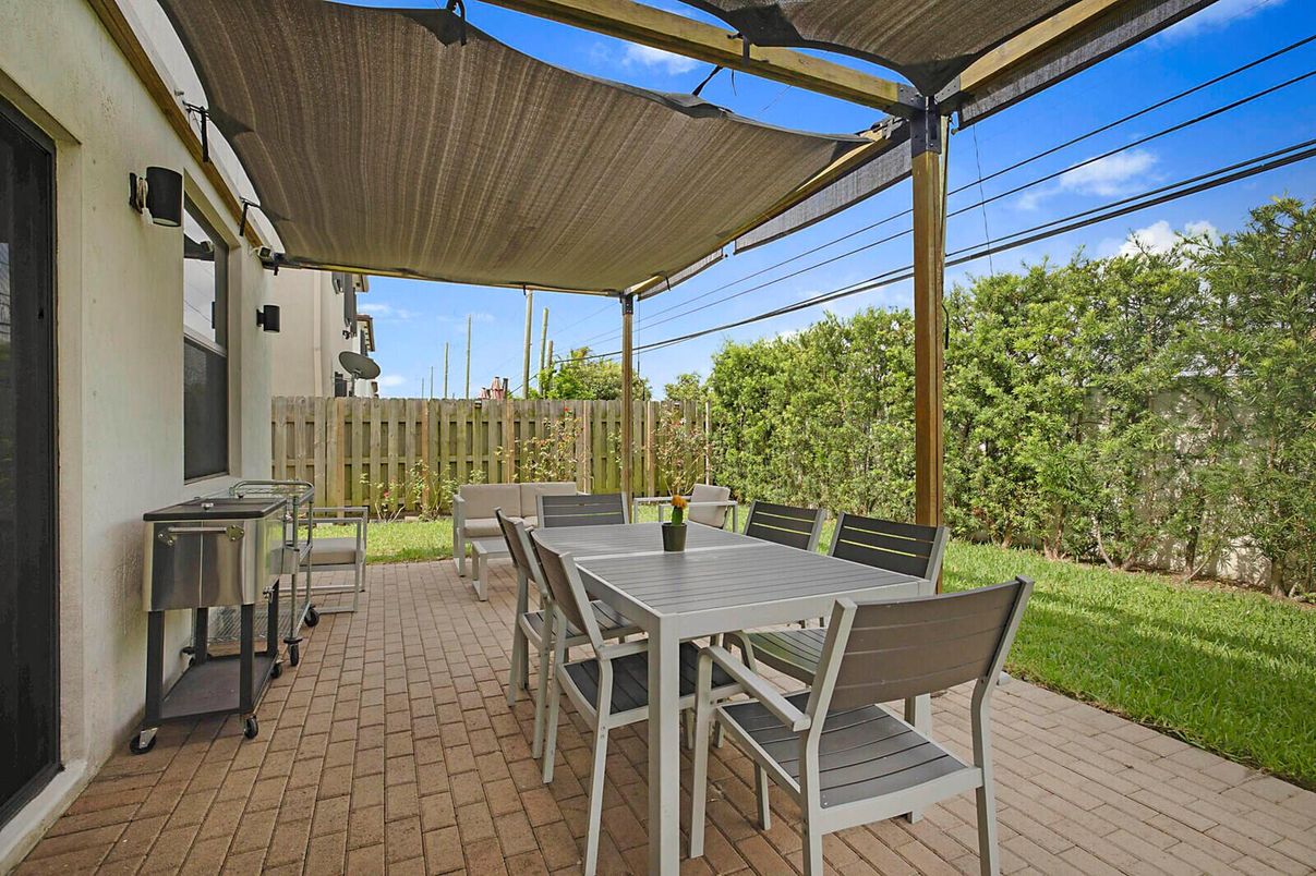 Backyard, Exterior