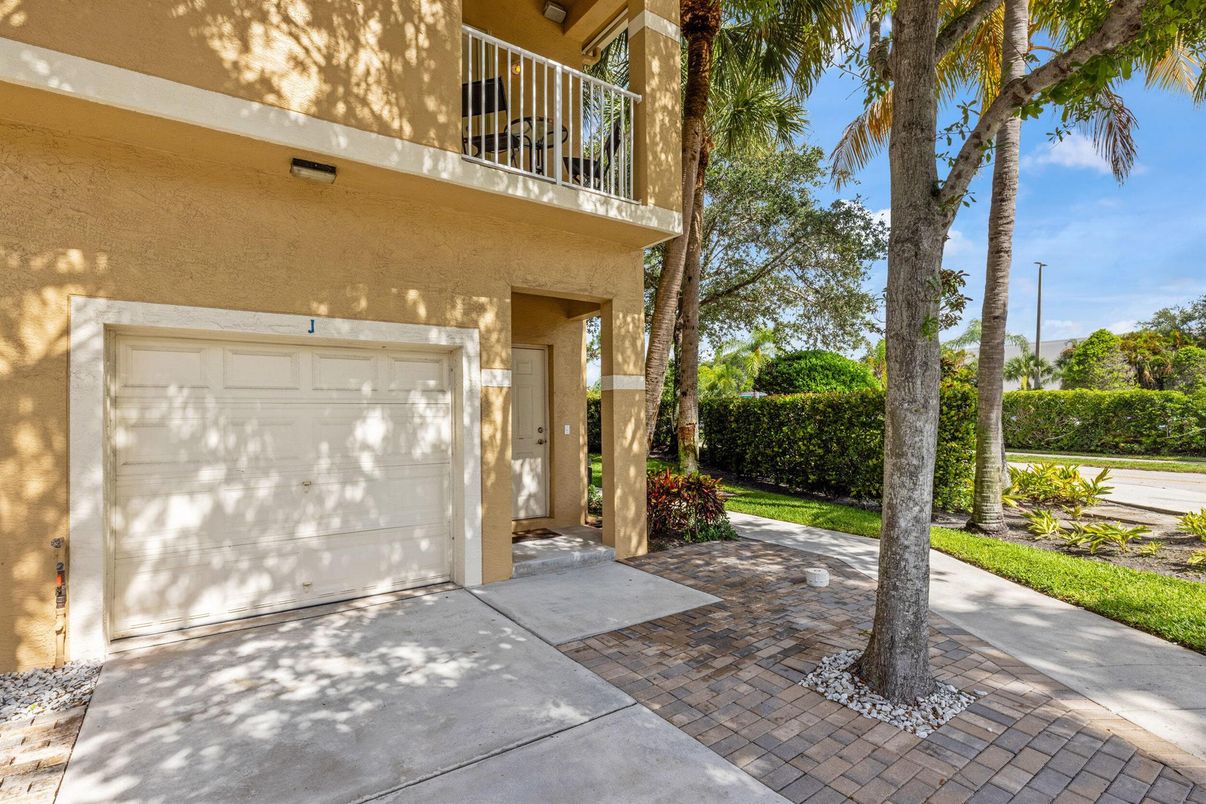Detached Garage, Exterior