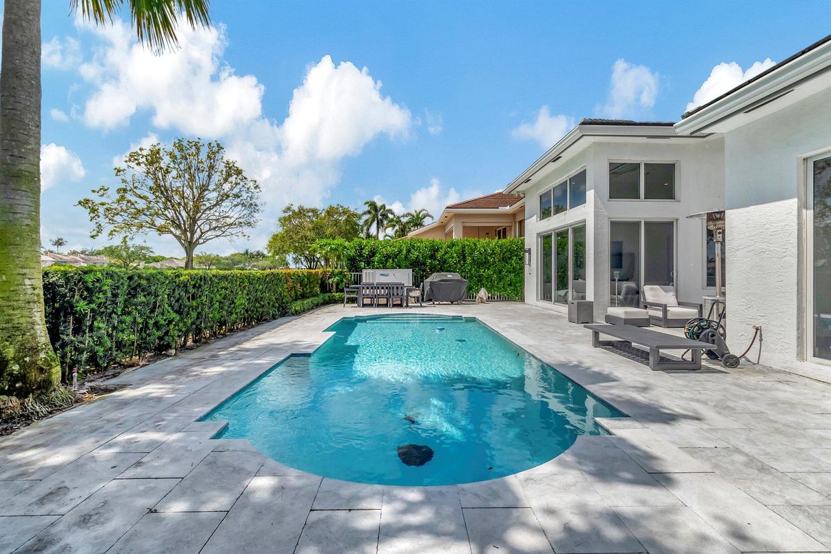 Exterior, Pool