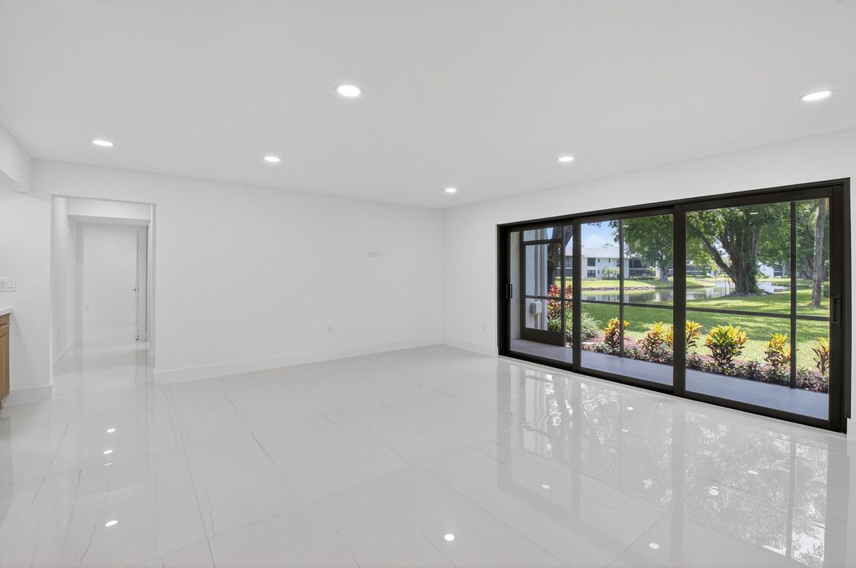Empty room, Interior, Recessed Lighting